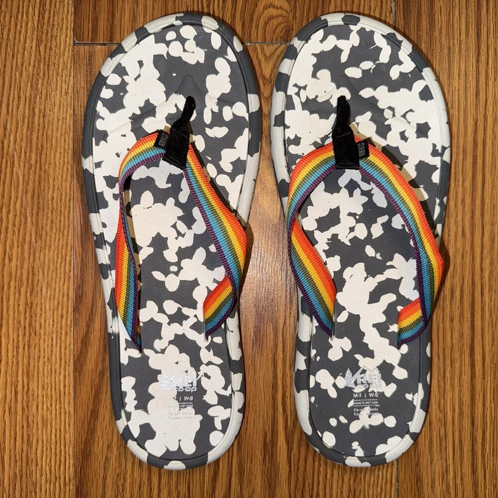REI CO-OP Rainbow Pride Unisex Thong Sandals‎ Womens 8 Mens 7